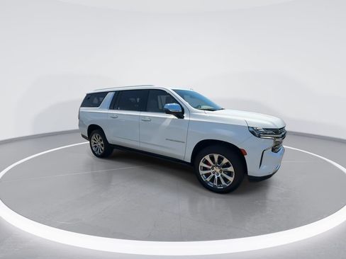 Used 2022 Chevrolet Suburban Premier AWD/4WD image 2