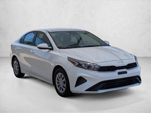 Used 2023 Kia Forte LX FWD image 3