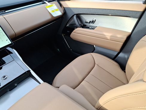 New 2025 Land Rover Range Rover Sport SE image 14
