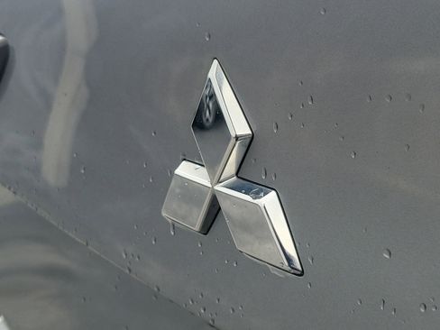 Used 2024 Mitsubishi Outlander SE image 9