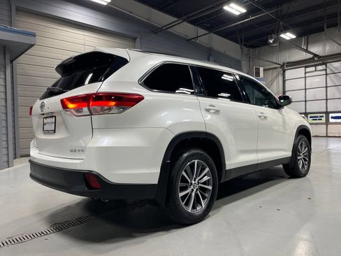 Used 2019 Toyota Highlander XLE AWD/4WD image 7