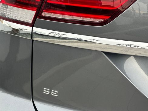 Certified 2022 Volkswagen Atlas Cross Sport SE image 28