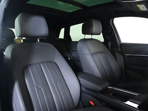 Used 2023 Audi e-tron Premium Plus w/ Premium Plus Package image 16