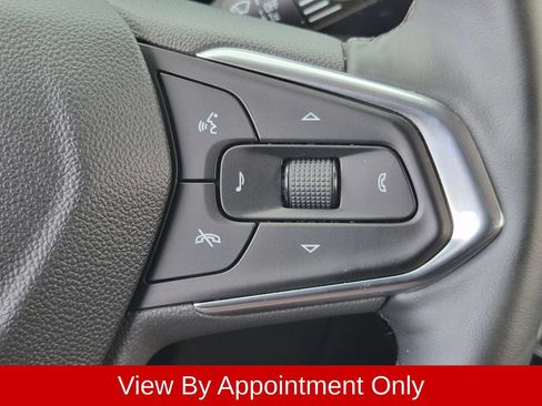 Used 2025 Chevrolet Trax LT w/ LT Convenience Package FWD image 16