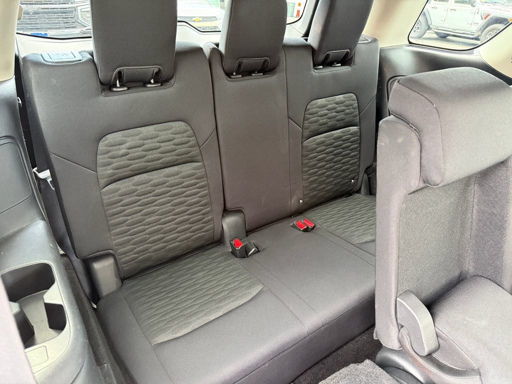 Used 2025 Nissan Pathfinder SV FWD image 19