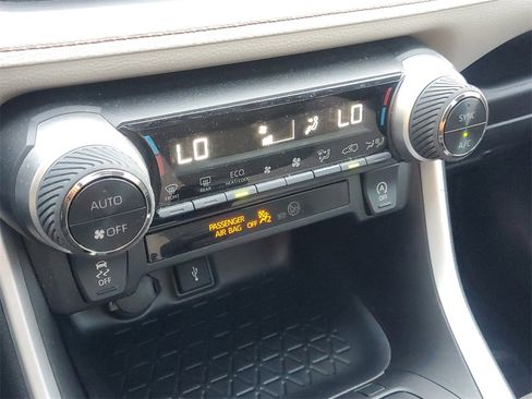 Used 2022 Toyota RAV4 XLE image 29