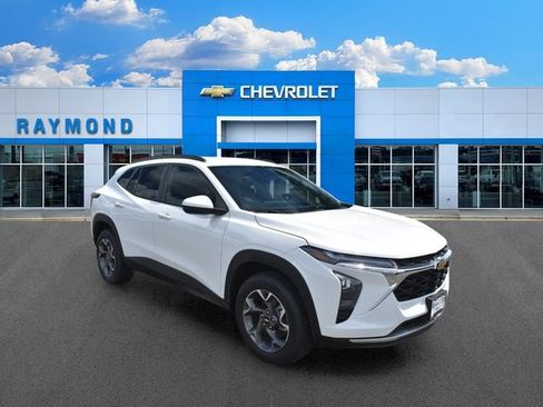 New 2026 Chevrolet Trax LT w/ LT Convenience Package FWD image 1