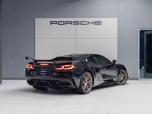 Used 2024 Chevrolet Corvette Z06 w/ Z07 Performance Package image 7