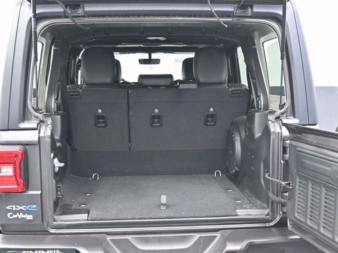 Used 2023 Jeep Wrangler Unlimited Sahara w/ Cold Weather Group image 15