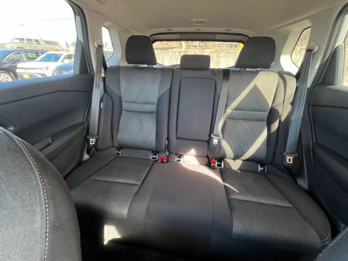 Used 2025 Nissan Rogue SV AWD/4WD image 39
