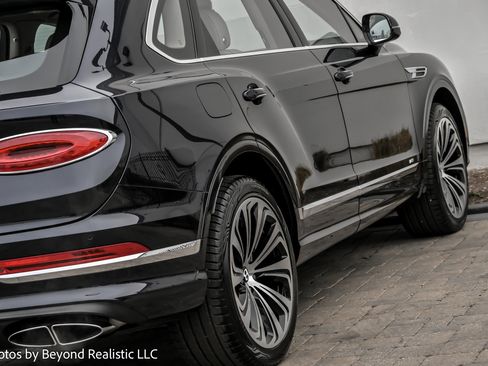 Used 2022 Bentley Bentayga image 9