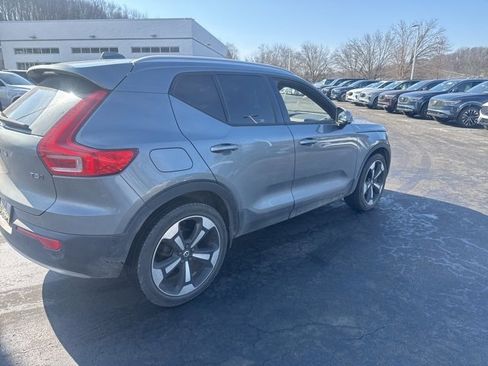 Used 2019 Volvo XC40 T5 Momentum image 5