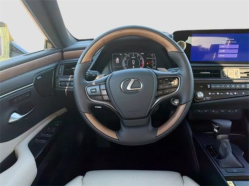 New 2025 Lexus ES 350 Ultra Luxury image 17