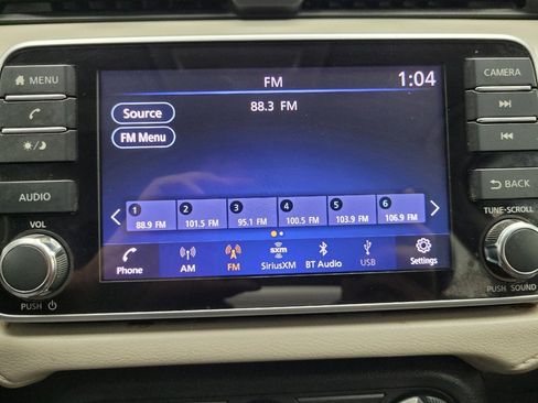 Used 2021 Nissan Versa SV FWD image 25
