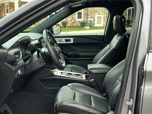 Used 2022 Ford Explorer ST w/ Equipment Group 401A image 9