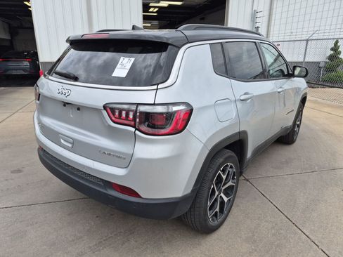 Used 2025 Jeep Compass Limited AWD/4WD image 3