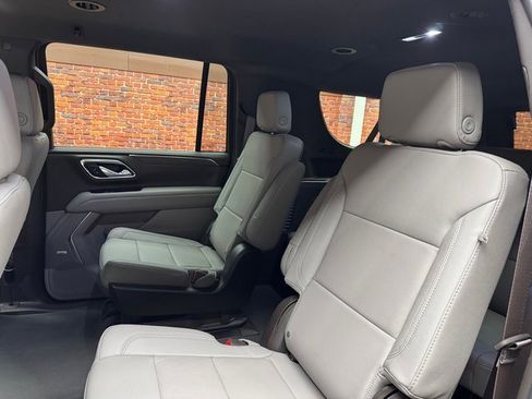 Used 2024 Chevrolet Suburban Z71 w/ Luxury Package image 27