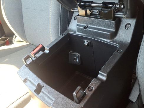 Used 2024 Jeep Wrangler Unlimited Sahara AWD/4WD image 24