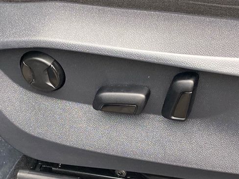 Certified 2022 Volkswagen Tiguan SE image 14