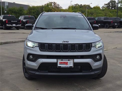 New 2026 Jeep Compass Latitude image 4