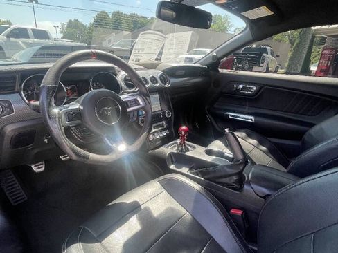 Used 2017 Ford Mustang GT Premium w/ GT Performance Package RWD image 9