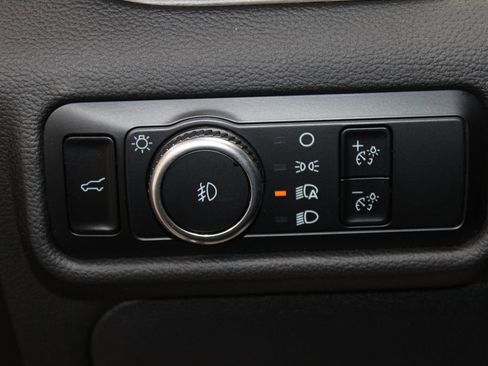 Used 2023 Ford Explorer Limited image 37