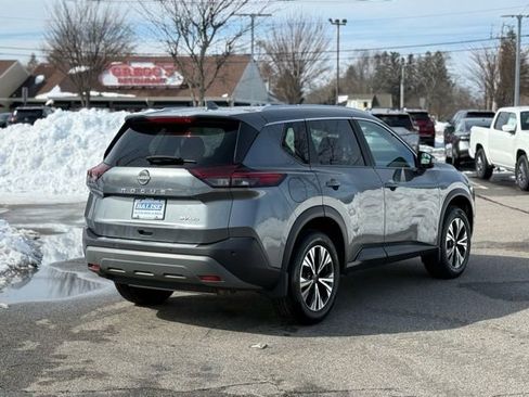 Used 2023 Nissan Rogue SV w/ SV Premium B Package image 5