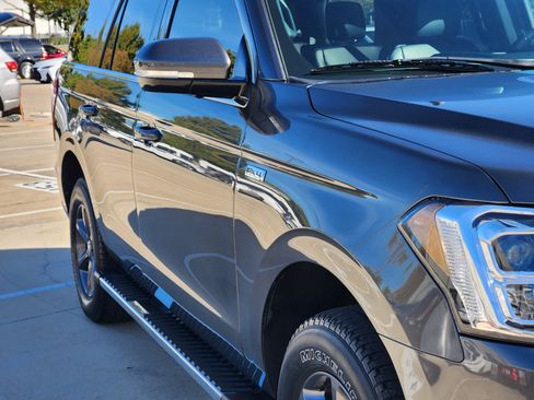 Used 2021 Ford Expedition XLT image 8