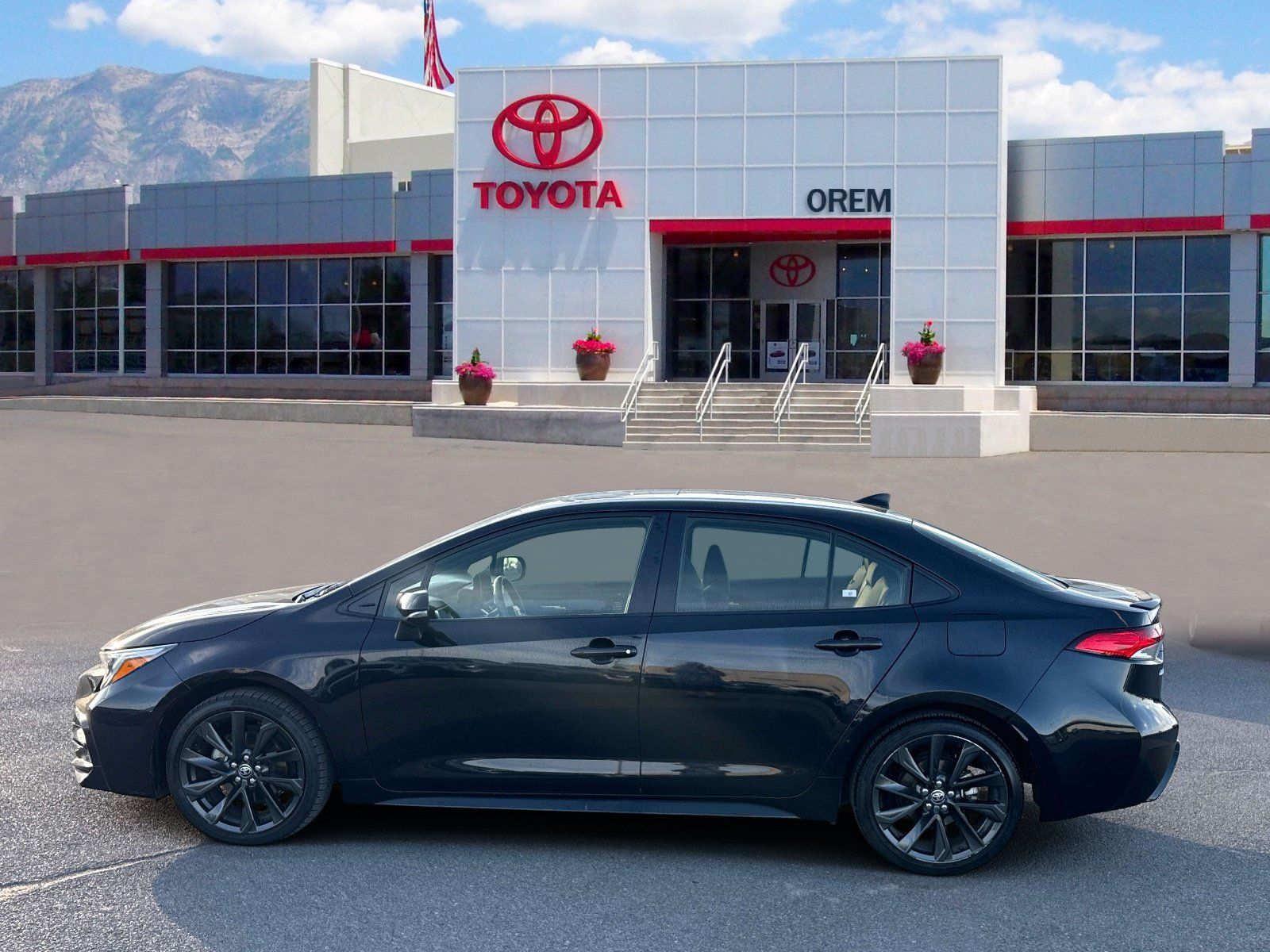 Used 2024 Toyota Corolla SE w/ SE Package FWD image 7