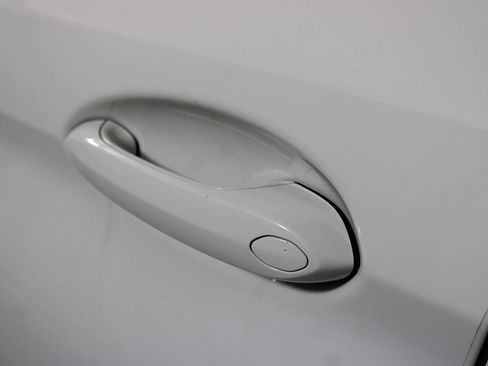 Used 2023 BMW 530e w/ M Sport Package image 27