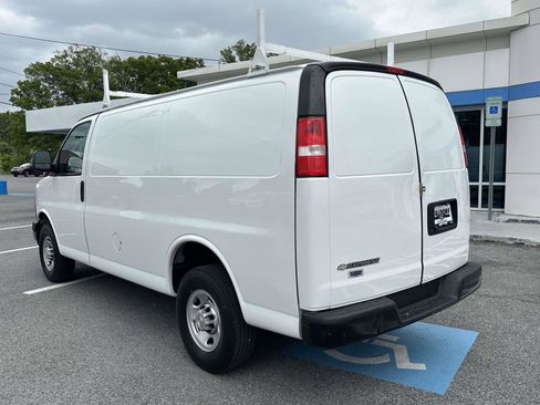 Used 2023 Chevrolet Express 2500 w/ Driver Convenience Package RWD image 4