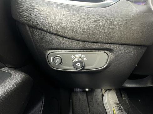 Used 2019 Chevrolet Equinox LT w/ Sun & Navigation Package image 18