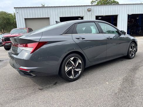 Used 2023 Hyundai Elantra Limited w/ Preferred Accessory Package FWD image 24