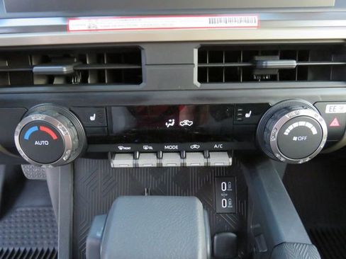 Certified 2025 Toyota Tacoma TRD Off-Road image 29