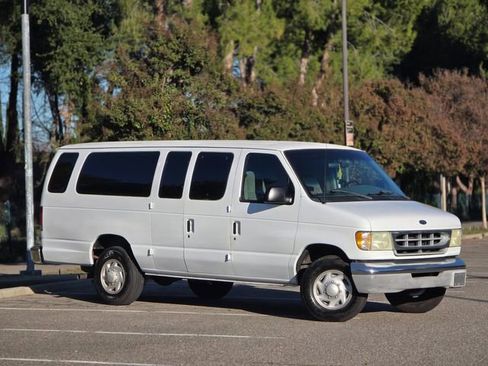 Used 2002 Ford E-350 and Econoline 350 XLT image 3