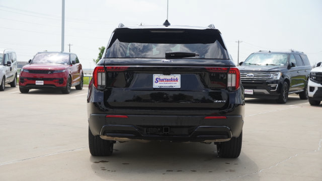Used 2025 Ford Explorer ST-Line w/ ST-Line Street Pack AWD/4WD image 4