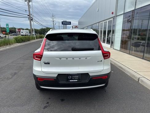 Certified 2025 Volvo XC40 B5 Core AWD/4WD image 4