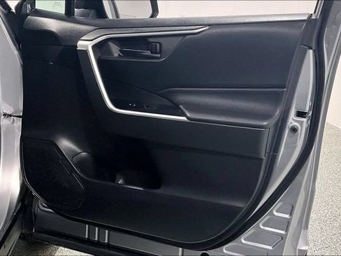 Used 2020 Toyota RAV4 LE AWD/4WD image 34