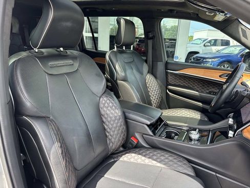 Used 2023 Jeep Grand Cherokee L Summit AWD/4WD image 11