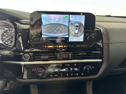 Used 2023 Nissan Pathfinder SL image 22