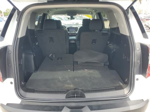 Used 2023 GMC Acadia SLE FWD image 9