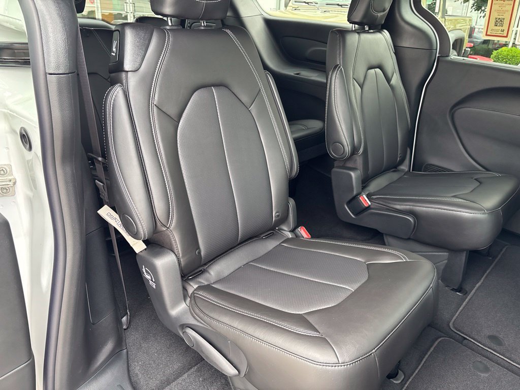 New 2027 Chrysler Pacifica Select FWD image 43