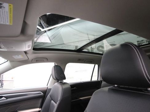 Used 2022 Volkswagen Atlas SEL R-Line image 26