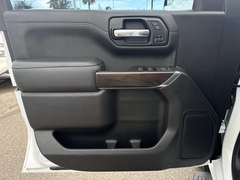 Used 2021 GMC Sierra 1500 SLT w/ SLT Premium Package AWD/4WD image 19