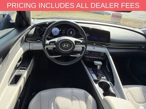 Used 2025 Hyundai Elantra Limited FWD image 10
