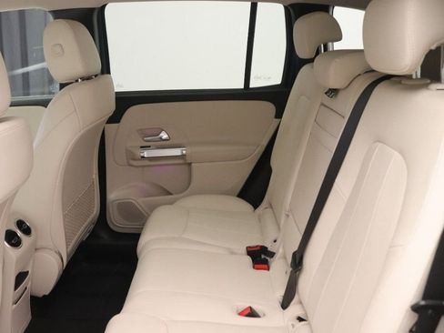 Certified 2023 Mercedes-Benz GLB 250 image 33