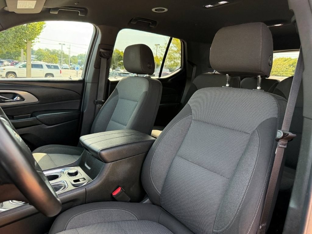 Used 2023 Chevrolet Traverse LT FWD image 14