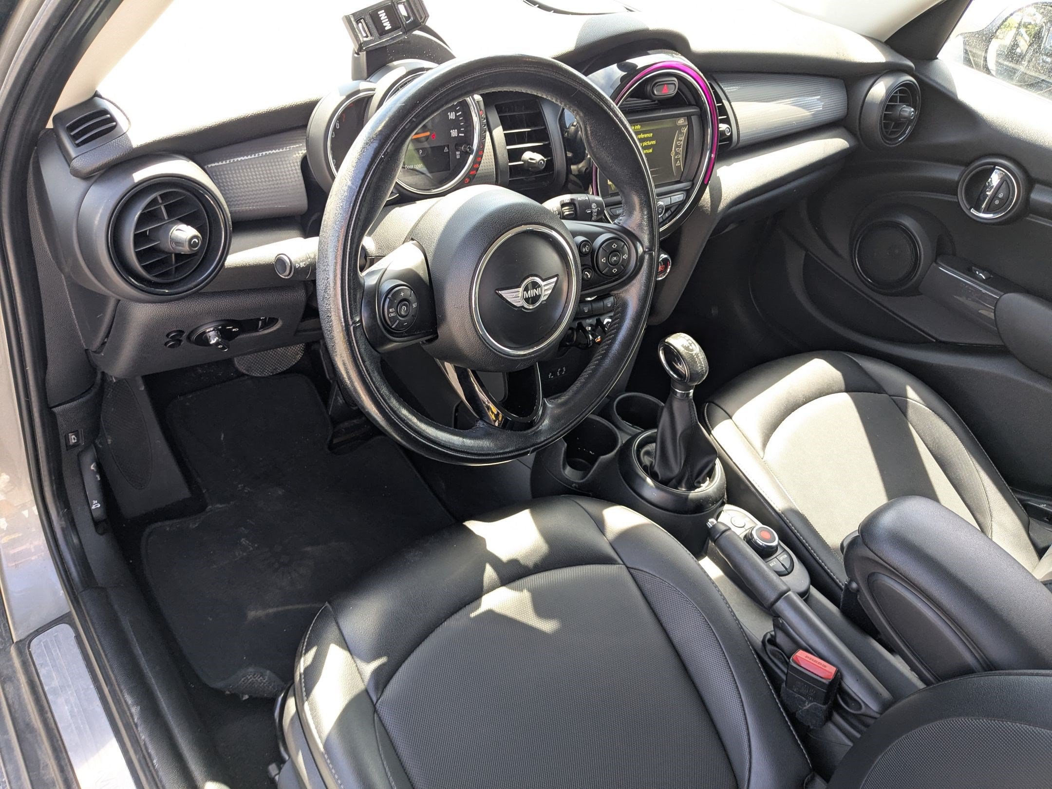 Used 2017 MINI Cooper 4-Door Hardtop FWD image 17