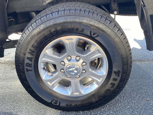 Used 2024 RAM 2500 Big Horn w/ Bed Utility Group image 17