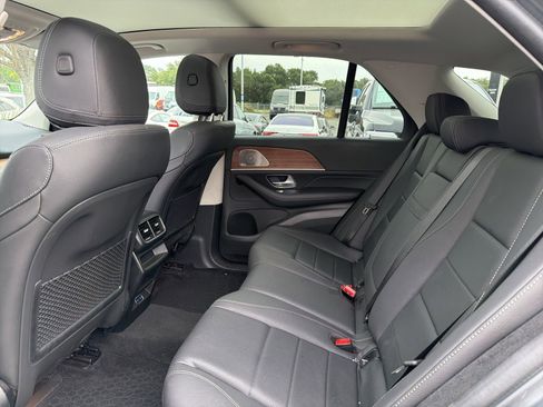 Used 2025 Mercedes-Benz GLE 350 4MATIC image 3